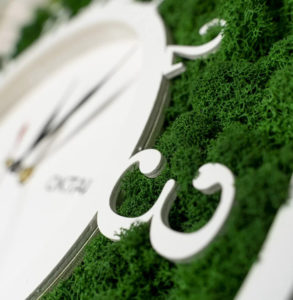 Բնական մամուռով փայտե ժամացույց