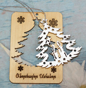 Ամանորյա փայտե բացիկ