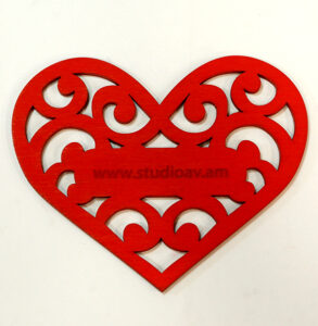 Տոնածառի փայտե խաղալիք լոգոյի փորագրությամբ