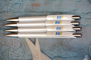 Գնդիկավոր գրիչ սպիտակ պլաստմասե պատյանով, լայն պոչով