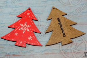 Վերամշակված նյութից պատրաստված տոնածառի խաղալիք