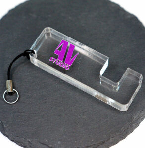 հեռախոսի հենակ-կախազարդ