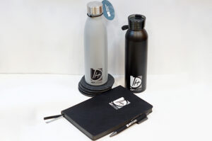 Բրենդավորված ջրի շիշ, նոթատետր, գրիչ