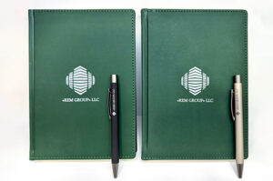 Նոթատետր և գրիչ լոգոյի տպագրությամբ