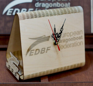 սեղանի փայտե օրացույց-ժամացույց